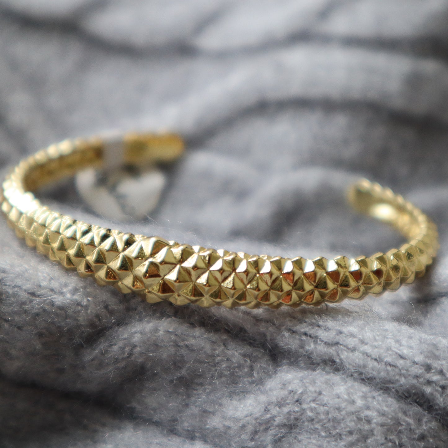 Brazalete Rigido Texturizado