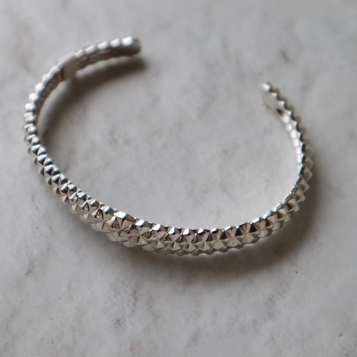 Brazalete Rigido Texturizado