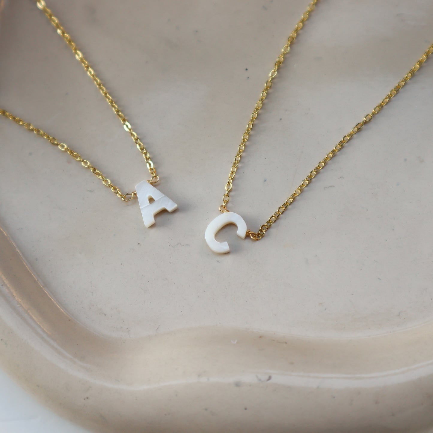 Collar con Inicial Nacar