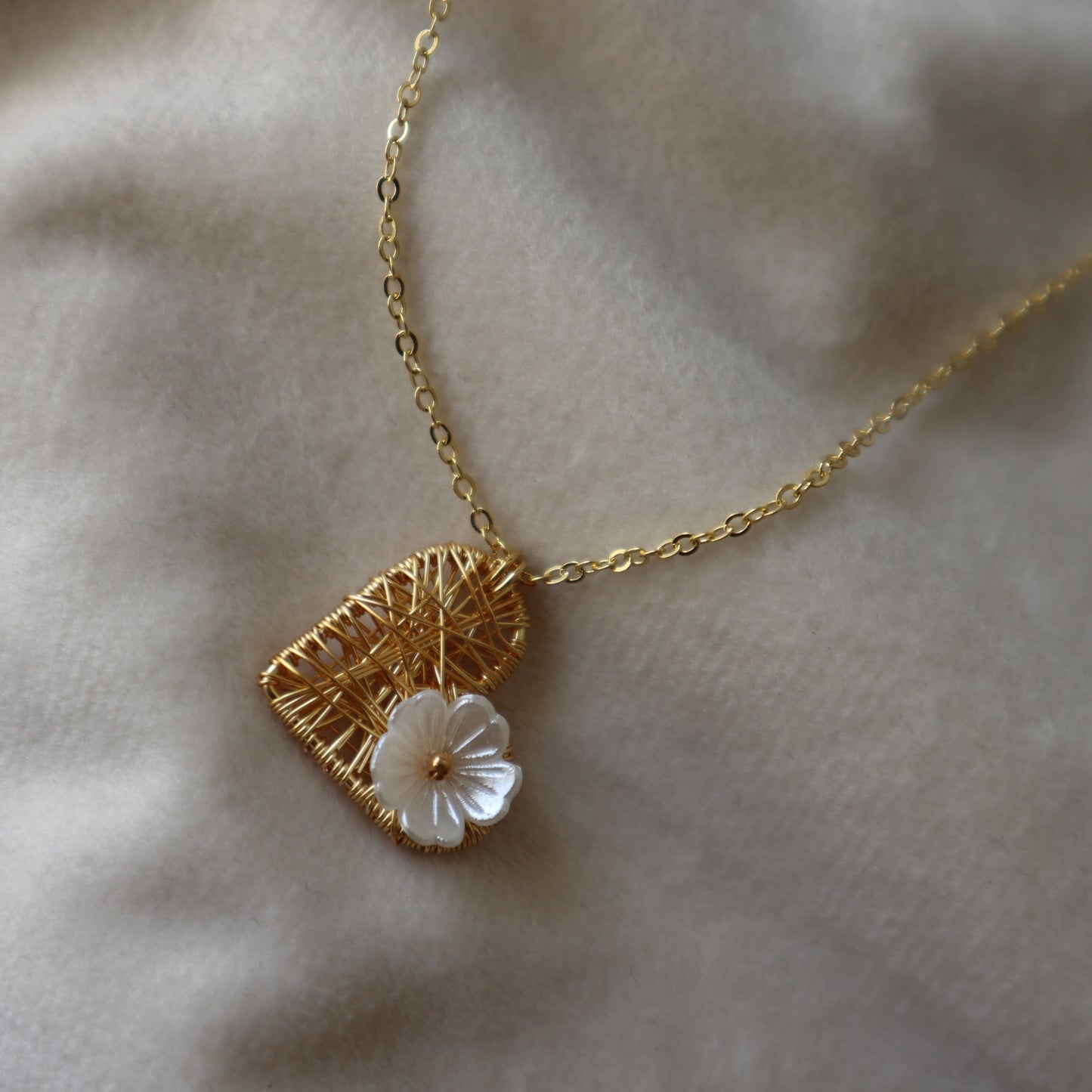 Collar love floreado