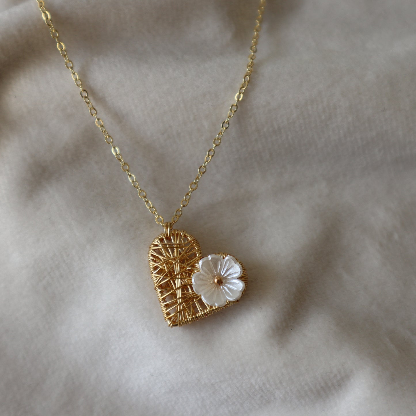 Collar love floreado