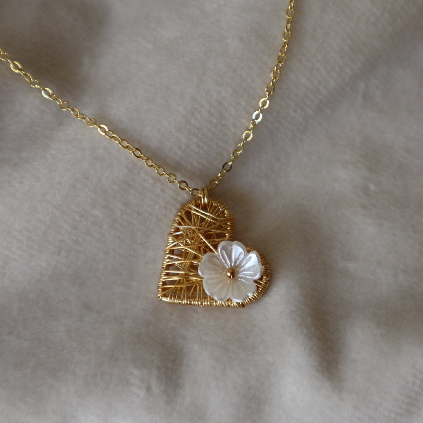 Collar love floreado