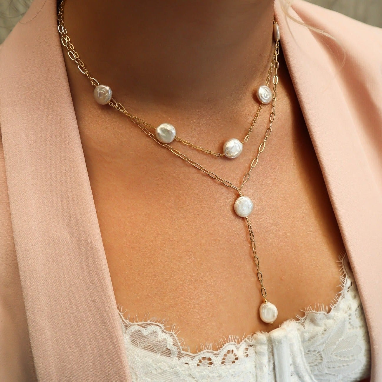 Collar Carlota Perlado Corbatín