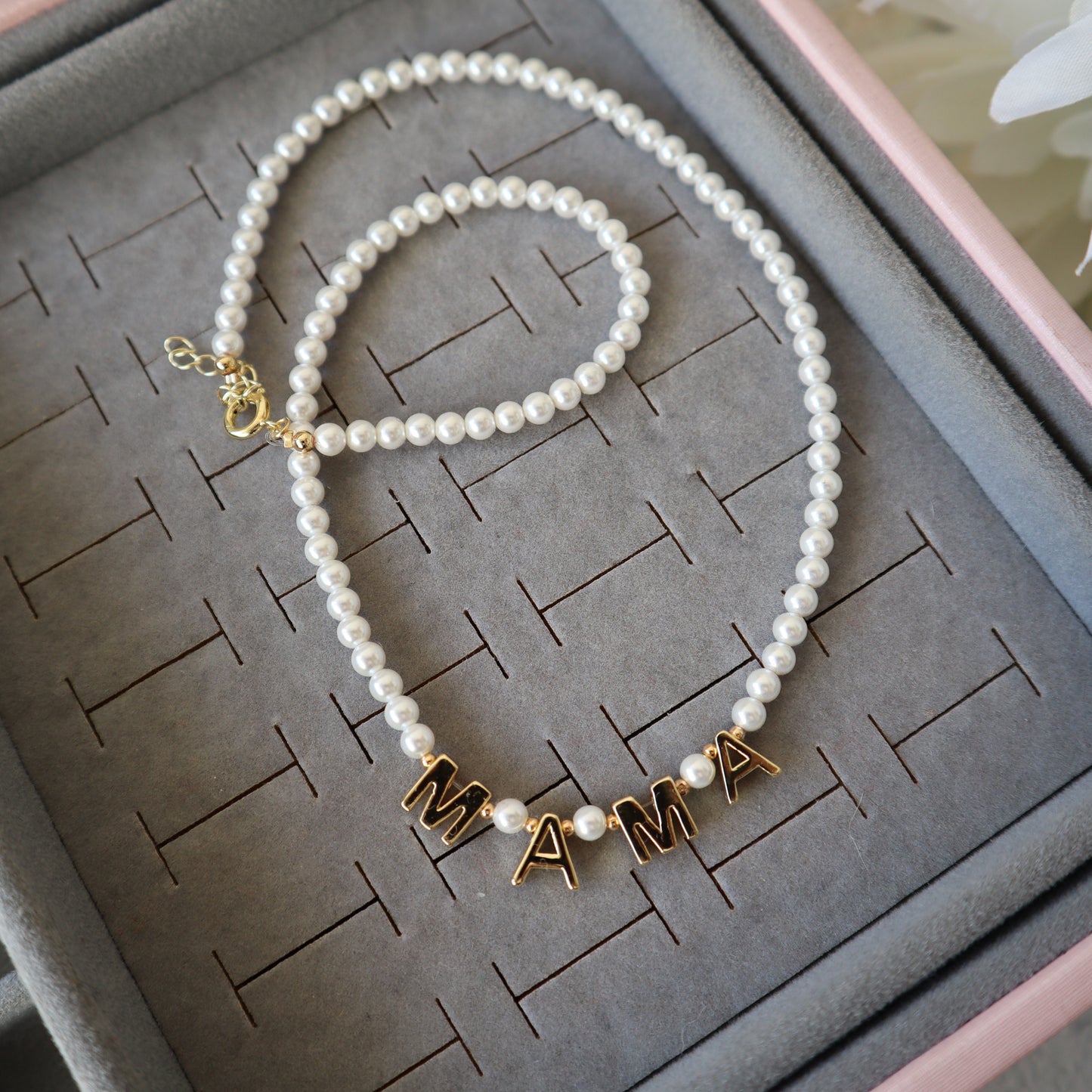 Collar perlado MAMÁ
