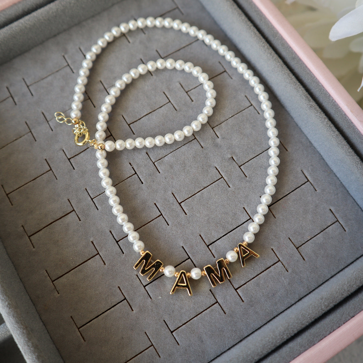 Collar perlado MAMÁ