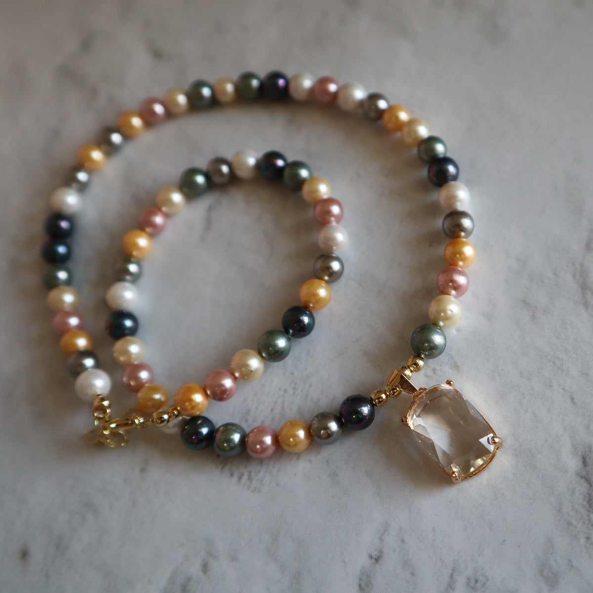Collar perla cheka