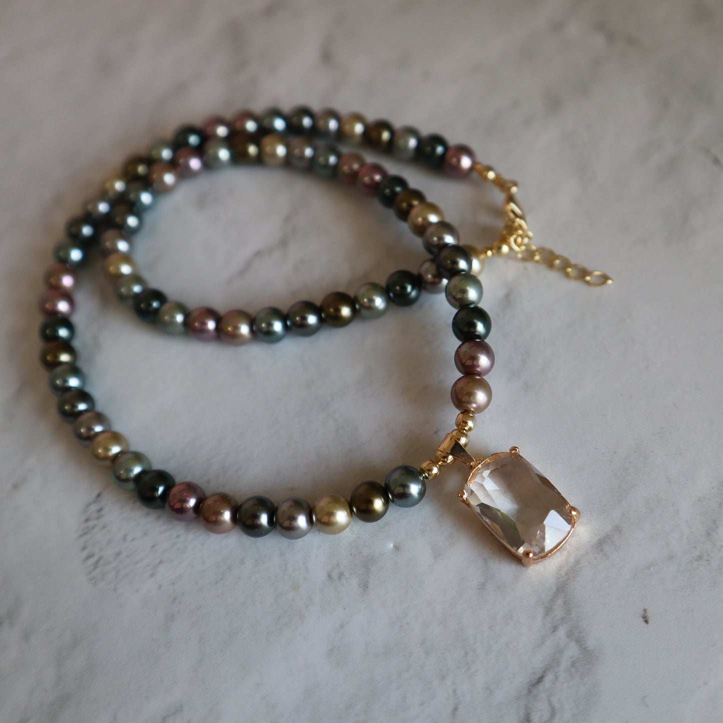 Collar perla cheka