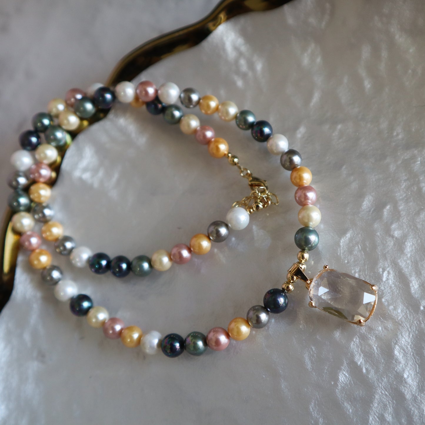 Collar perla cheka