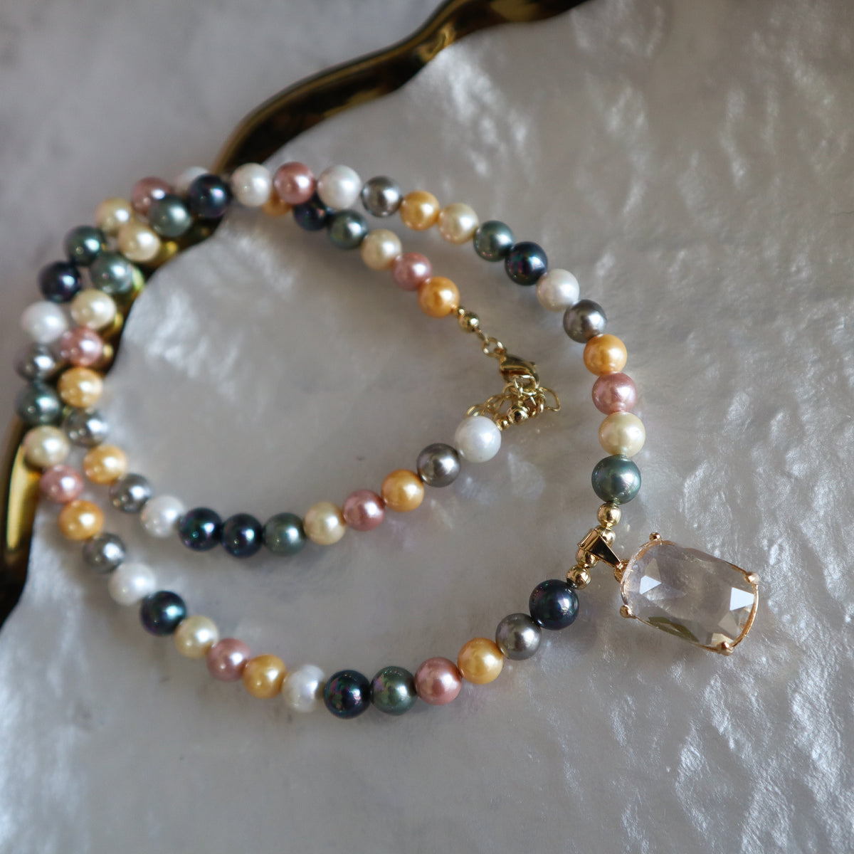 Collar perla cheka