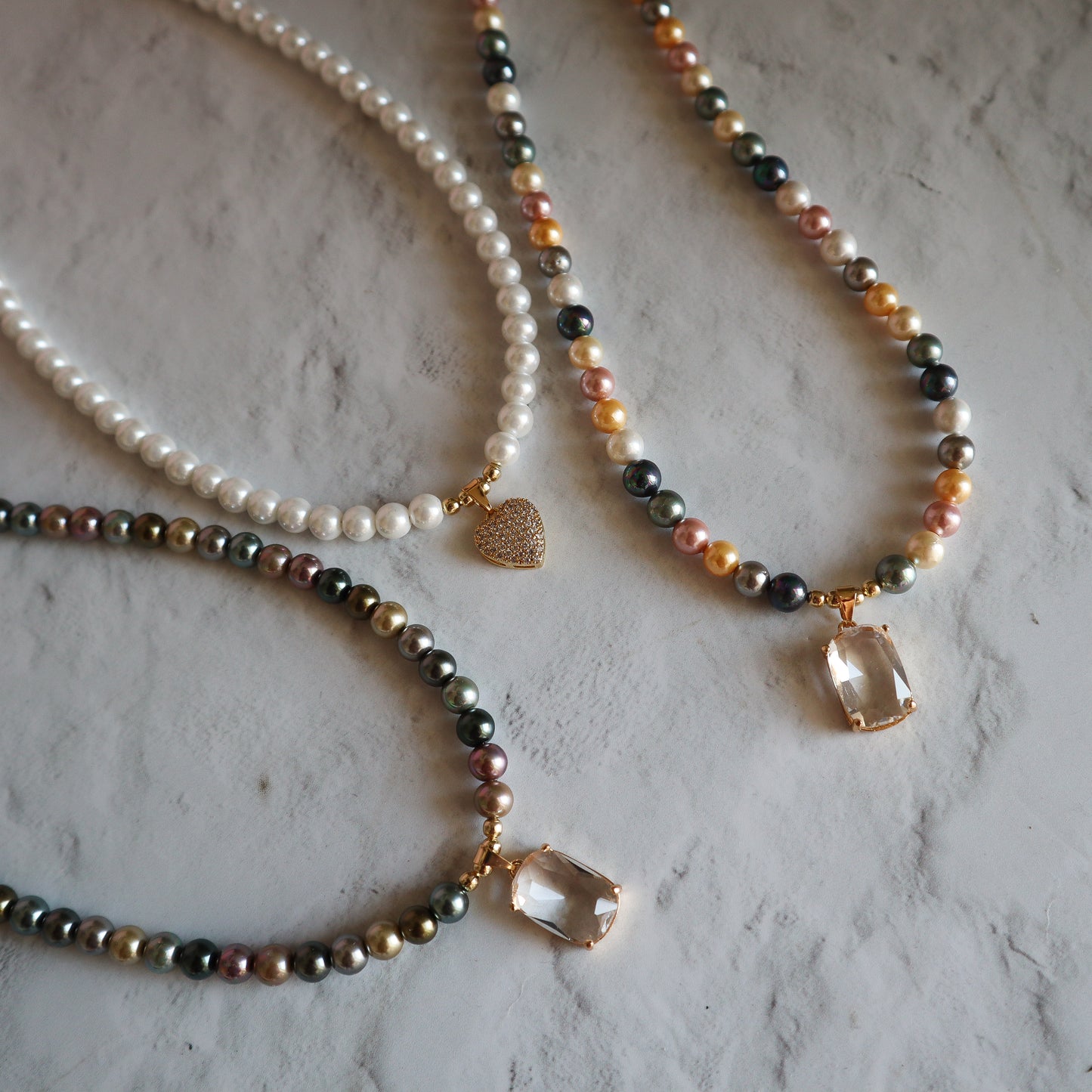 Collar perla cheka