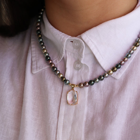 Collar perla cheka