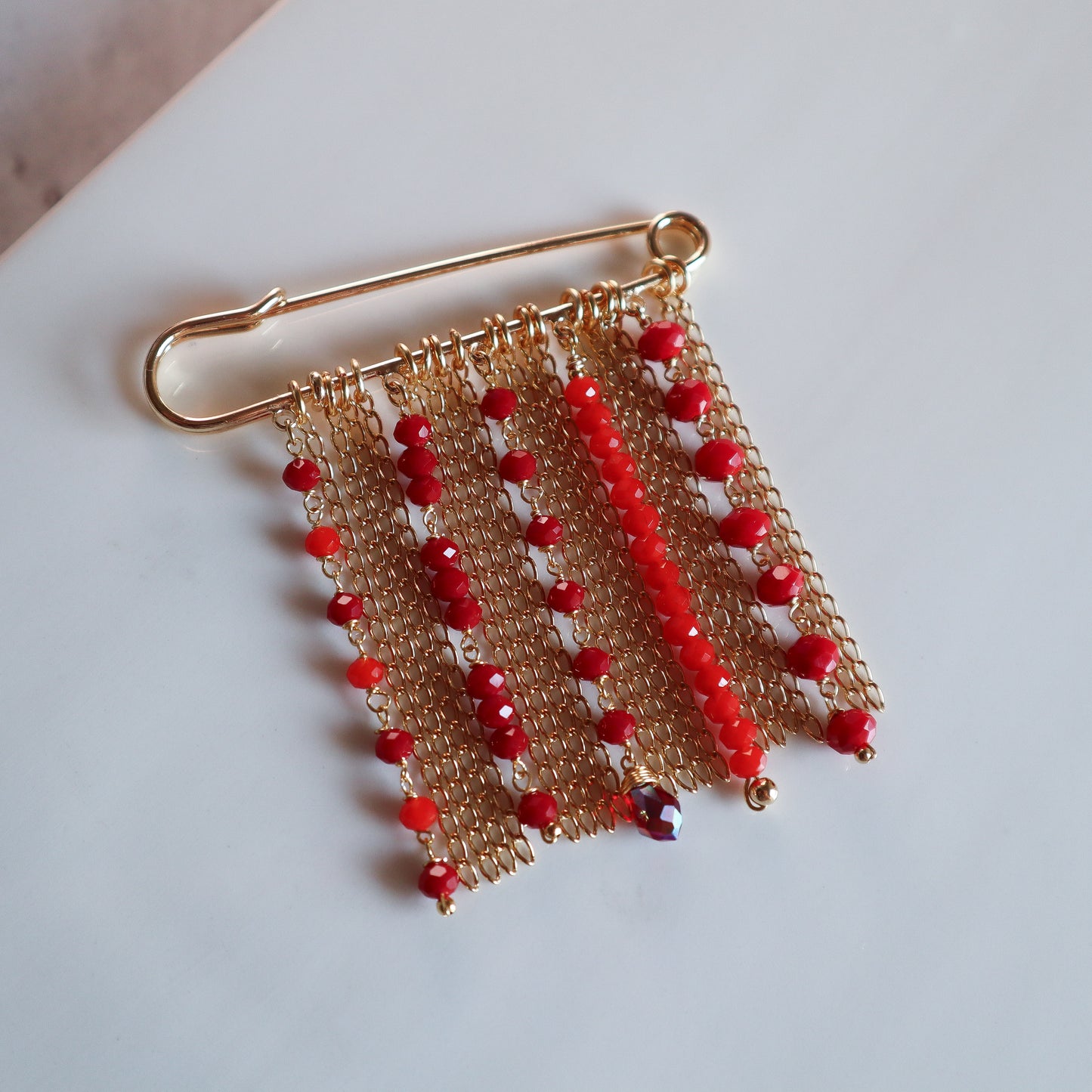 Broche Encanto rojo