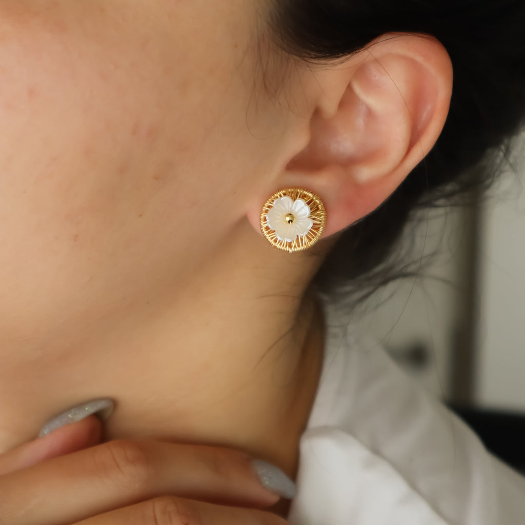 Aros boton Floreado dorado