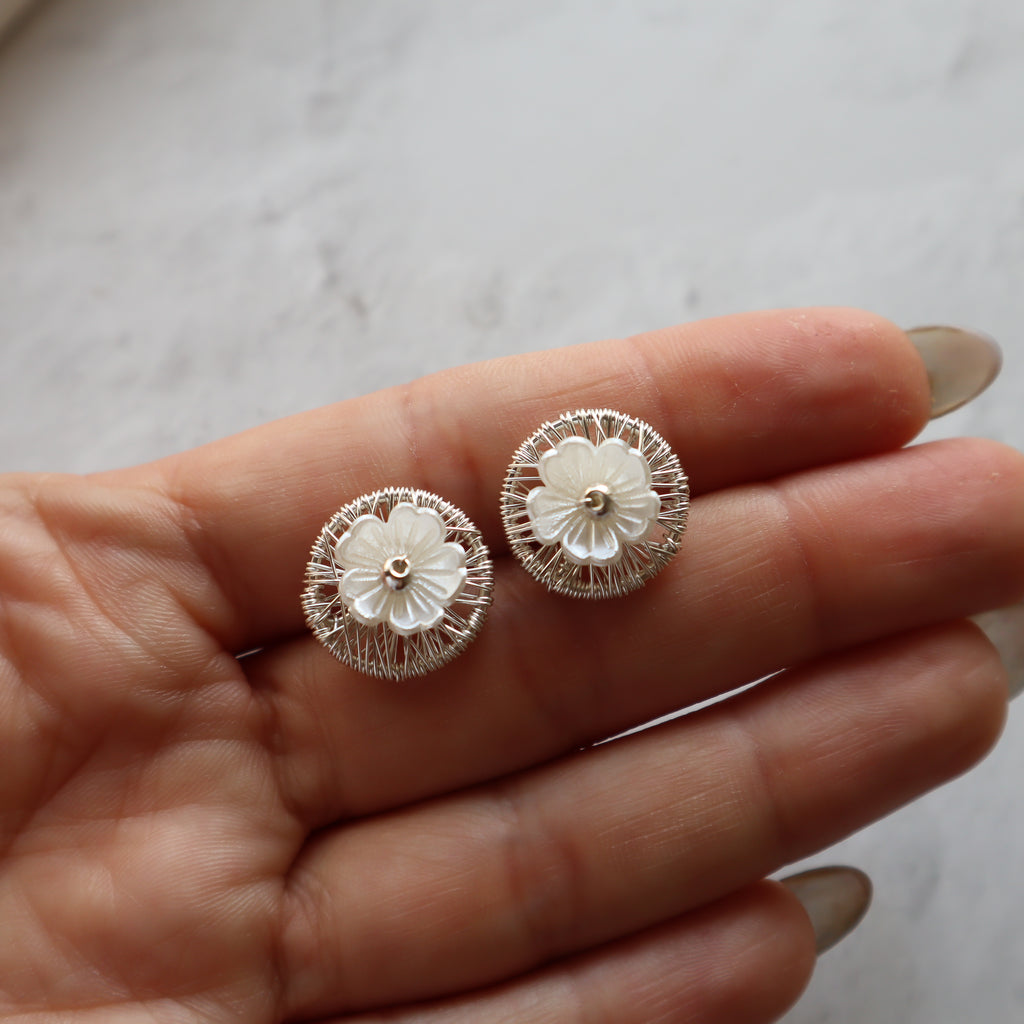 Aros boton Floreado plateado