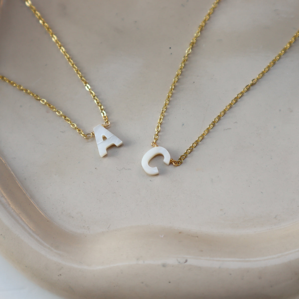 Collar con Inicial Nacar
