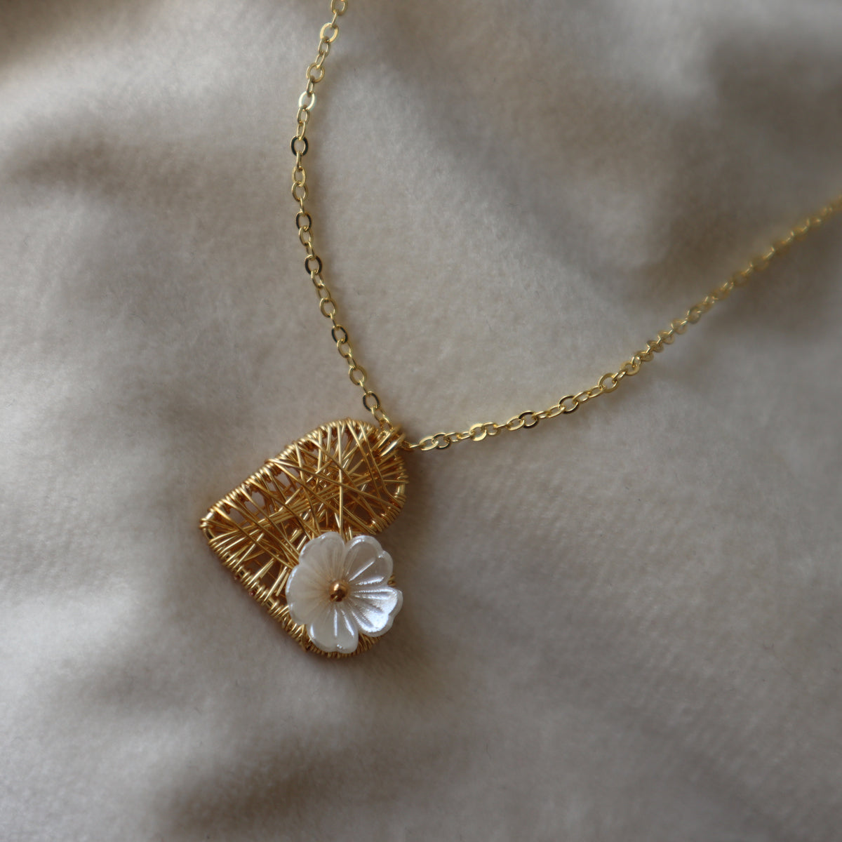Collar love floreado