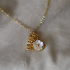Collar love floreado