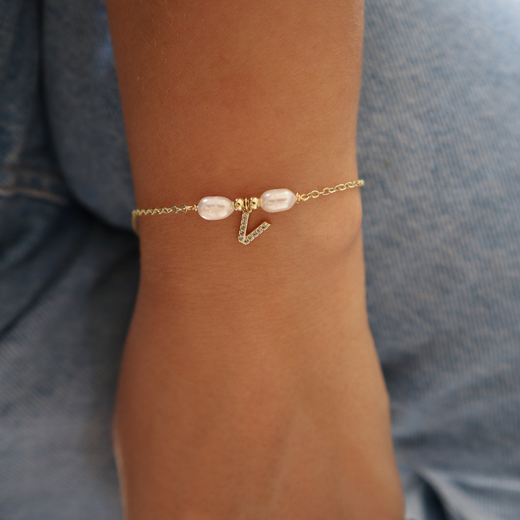 Brazalete iniciales perla