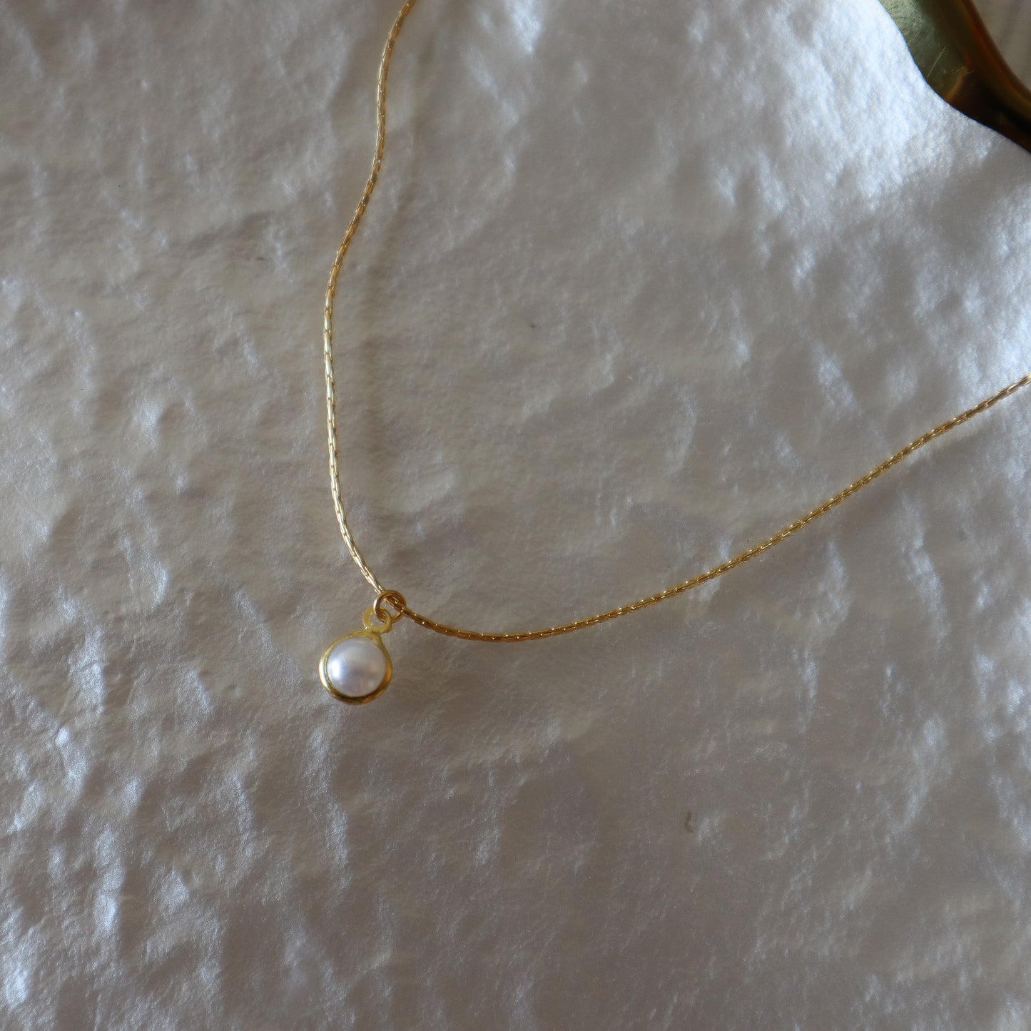 Collar perlado solitario