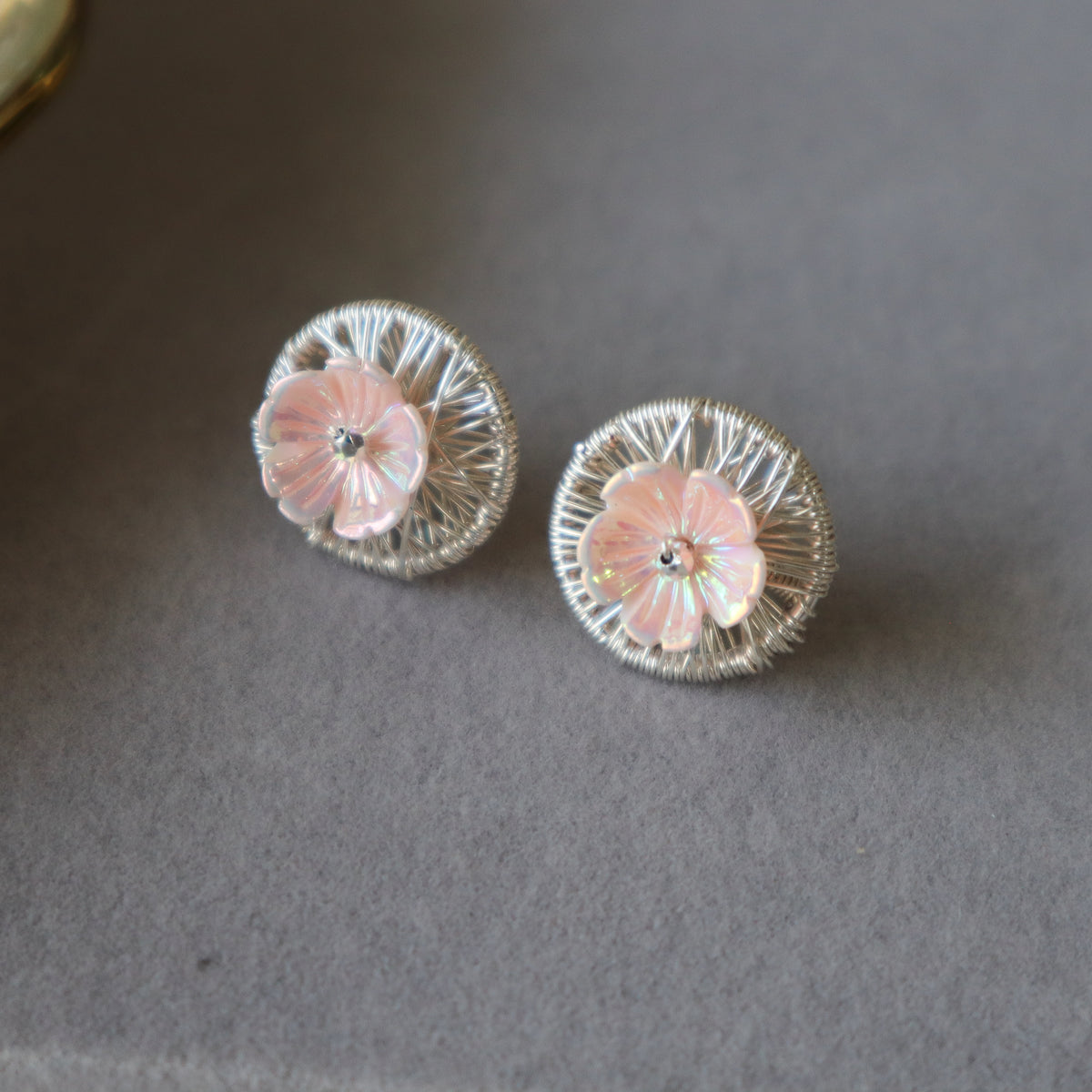 Aros boton Floreado plateado