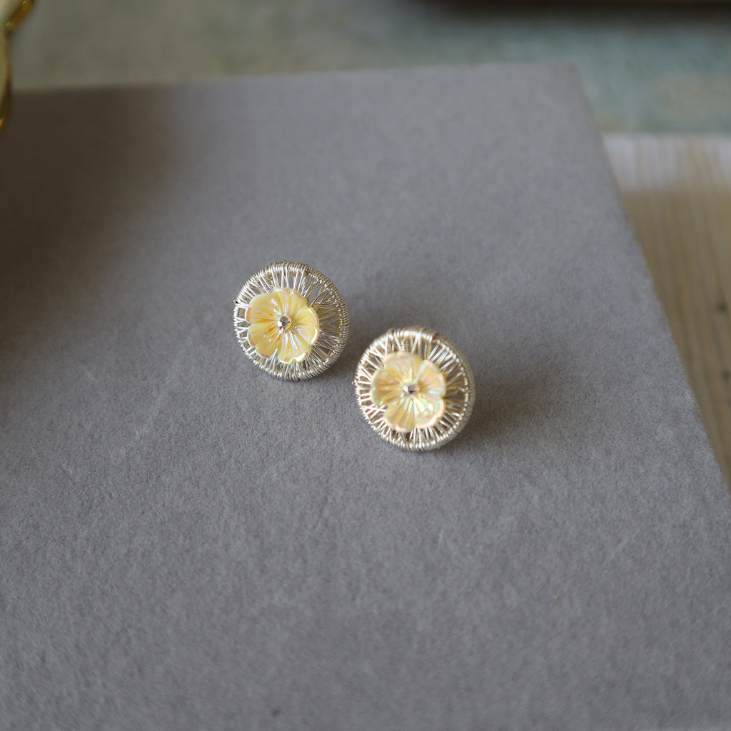 Aros boton Floreado plateado